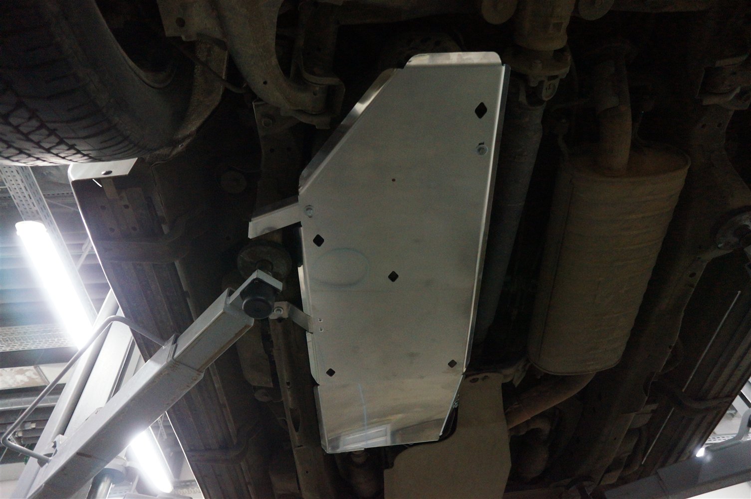 15.24ABC Защита бензобака Infiniti (Инфинити) QX80 (QX56 (2010-)) (Алюминий 4 мм)