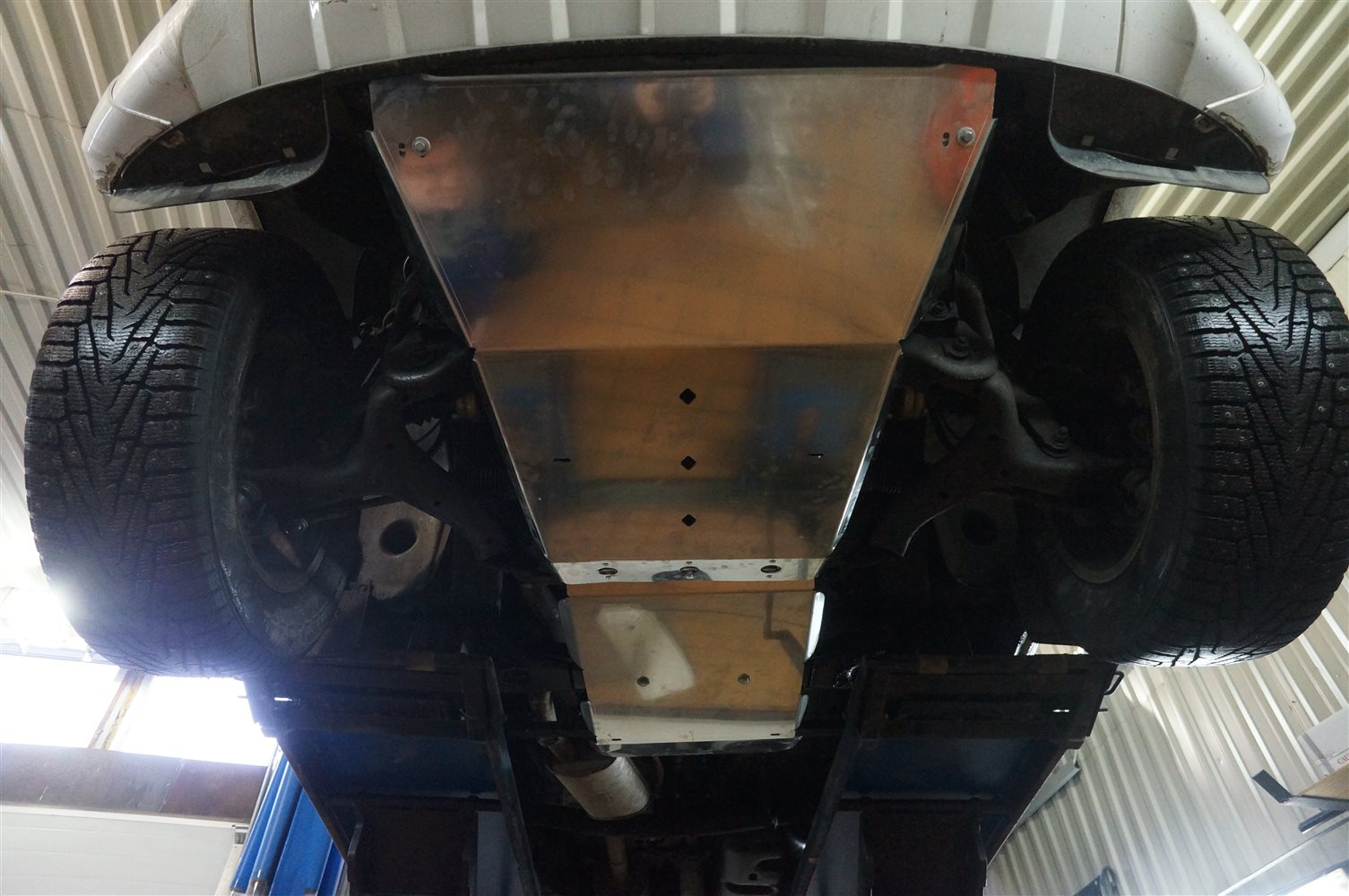 26.05ABC Защита днища VW Amarok (Амарок) V-2,0 TD,КПП-все(2009-)3 части (Алюминий 4 мм)