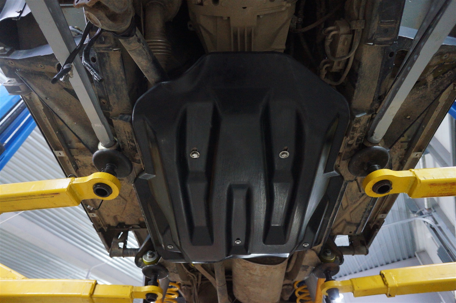 35.14k Защита КПП Land Rover Defender 90/110 (1998-2016) (Композит 8 мм)