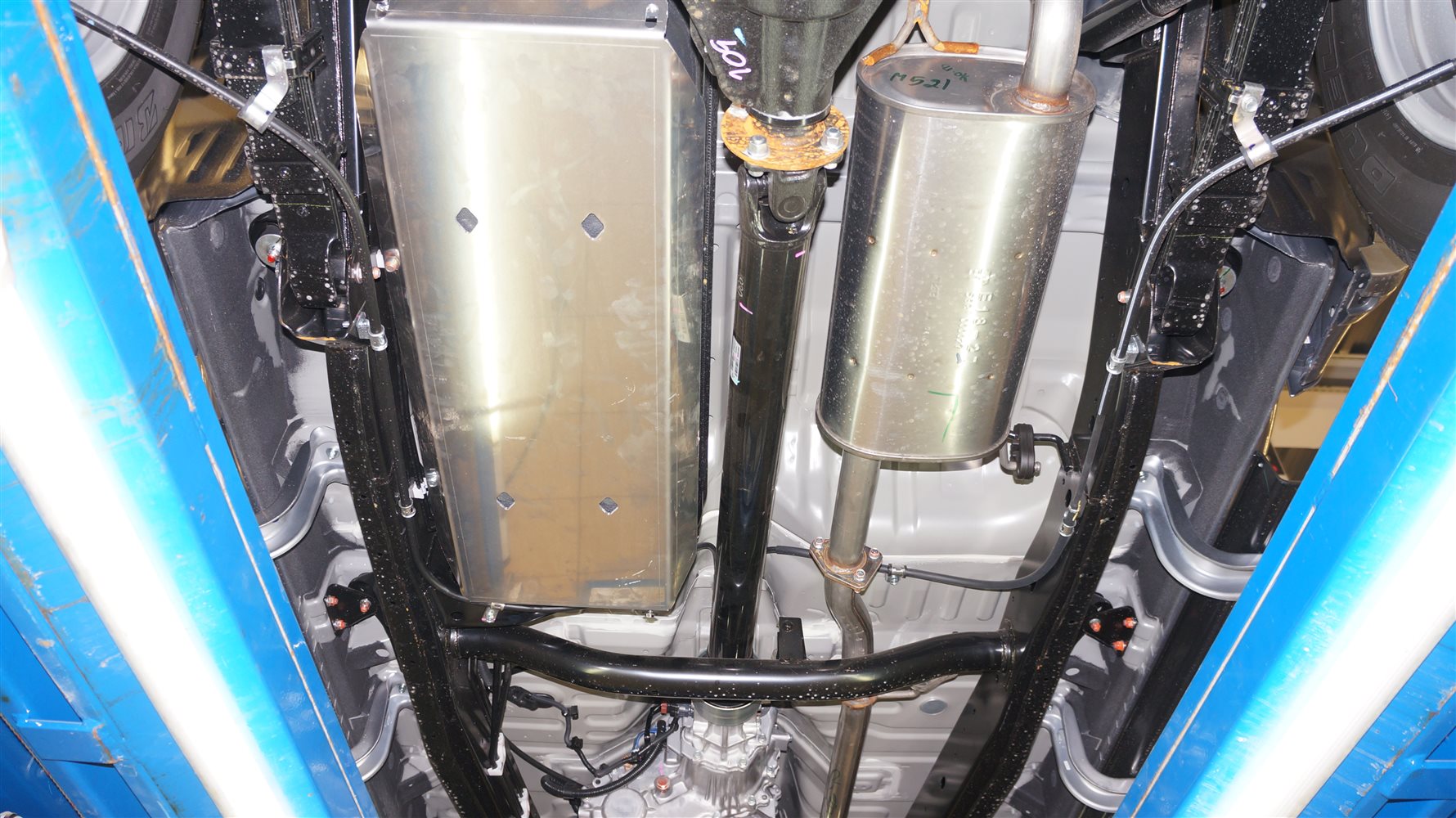 14.06ABC Защита топливного бака Mitsubishi L-200, (2006-н.в.) (Алюминий 4 мм)