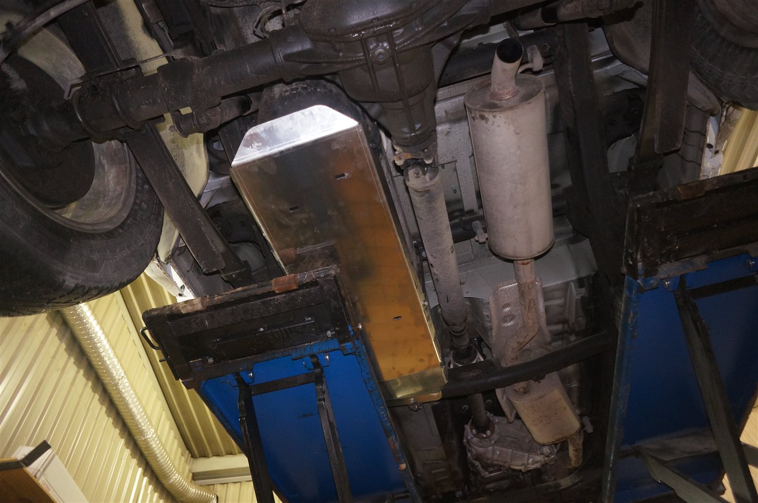 26.08ABC Защита топливного бака VW Amarok (Амарок) V-2,0 TD,КПП-все(2009-) (Алюминий 4 мм)