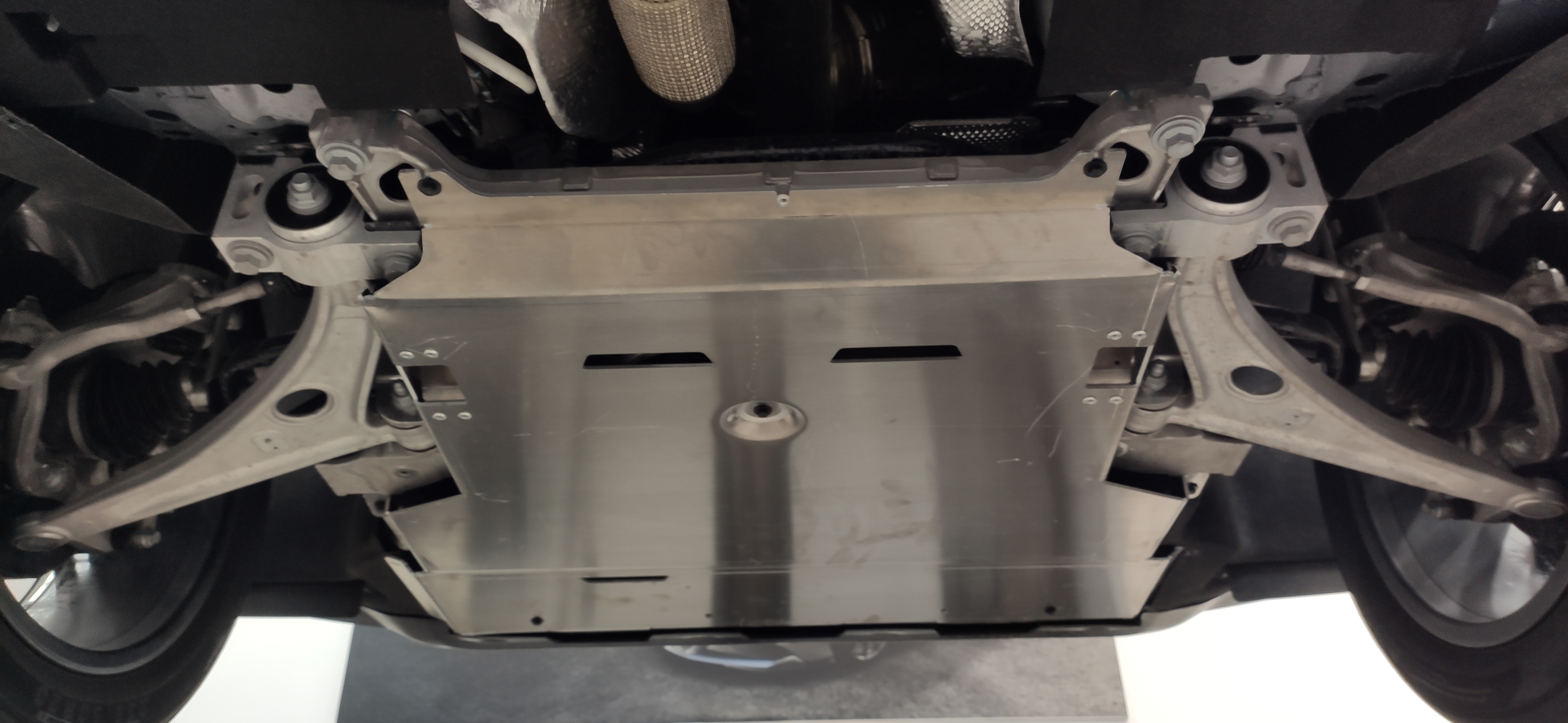 56.05ABC Защита картера двигателя и КПП HONGQI HS3 (2023-) (Алюминий 4 мм)