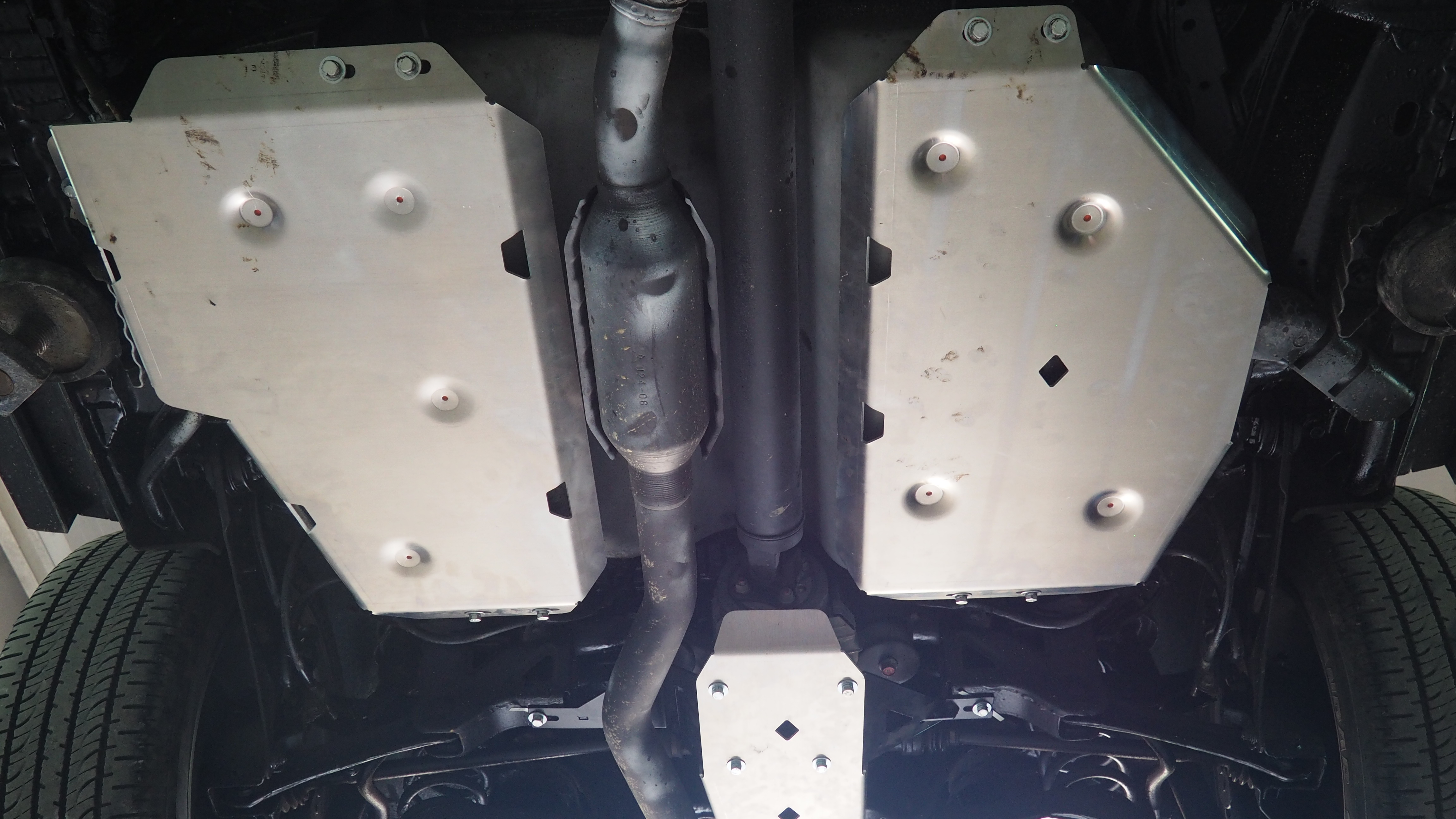 14.35ABC Защита топливного бака Mitsubishi Delica (2018-) из 2-х частей (Алюминий 4 мм)