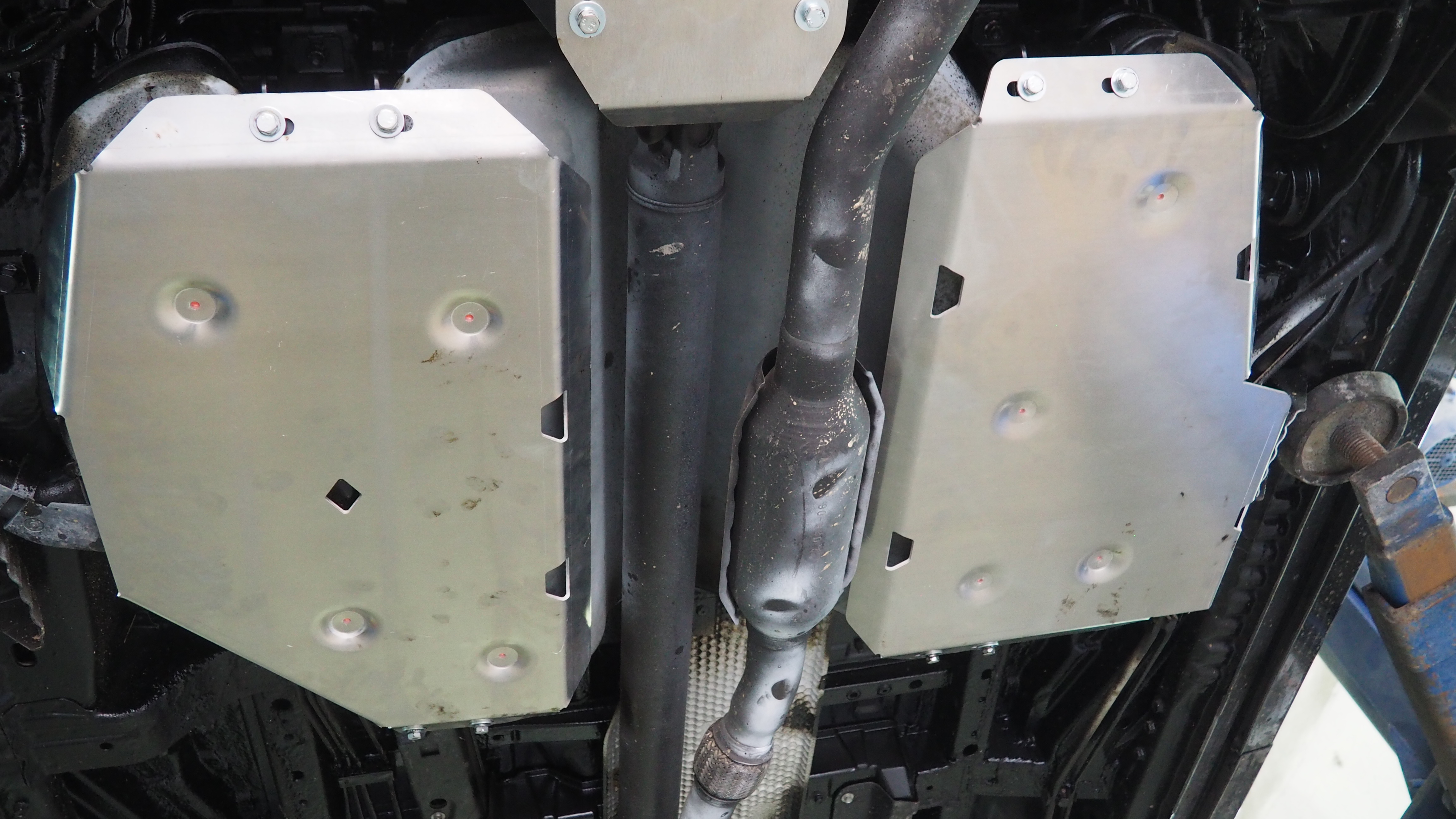 14.35ABC Защита топливного бака Mitsubishi Delica (2018-) из 2-х частей (Алюминий 4 мм)