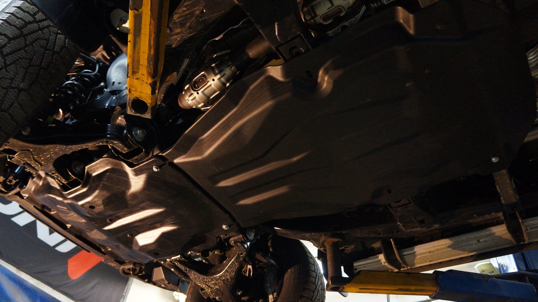 24.21k Защита картера двигателя и кпп Toyota Tundra, V-5.7, V-4.6; 4WD(2013-2021), из 2-х частей