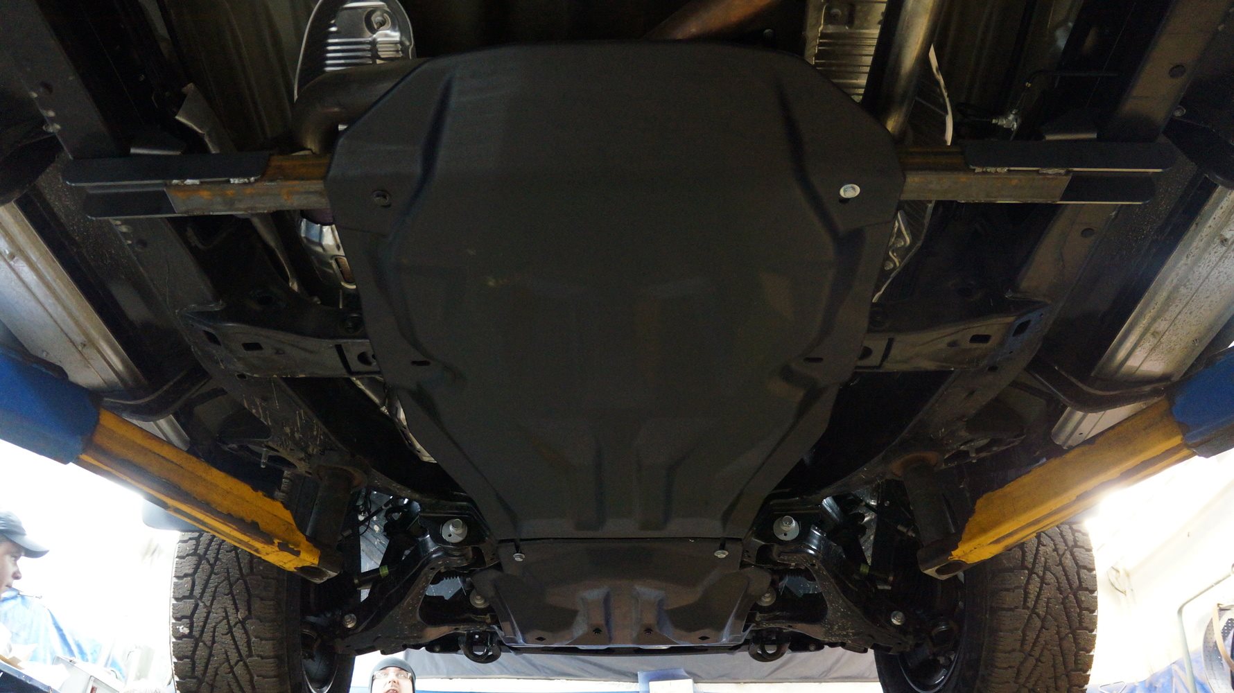 24.21k Защита картера двигателя и кпп Toyota Tundra, V-5.7, V-4.6; 4WD(2013-2021), из 2-х частей