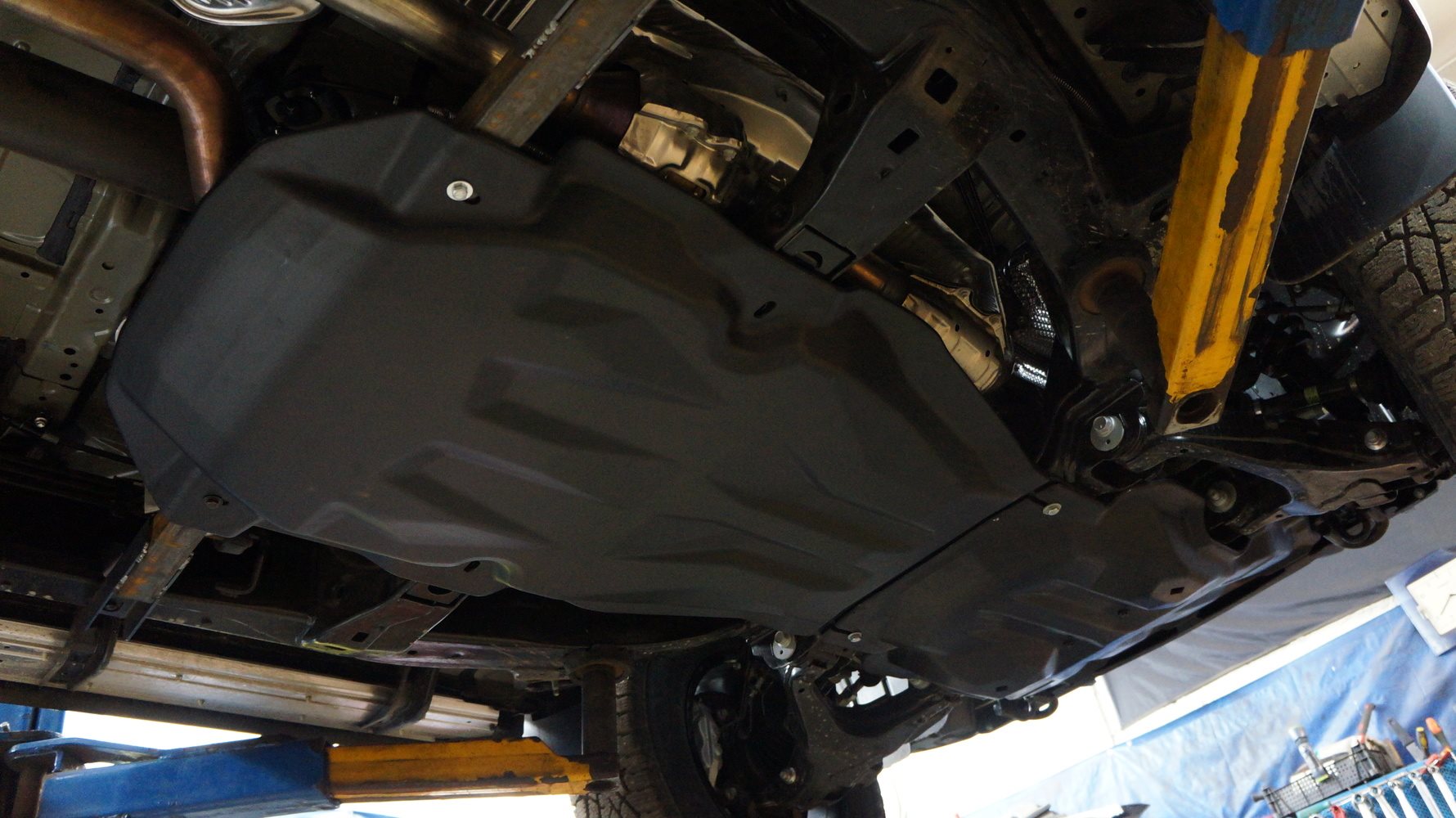 24.21k Защита картера двигателя и кпп Toyota Tundra, V-5.7, V-4.6; 4WD(2013-2021), из 2-х частей