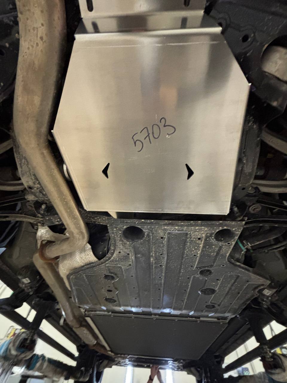 57.03ABC Защита заднего электромотора LYNK & CO 900 (2025-) (Алюминий 4 мм) 57.03ABC Защита заднего электромотора LYNK & CO 900 (2025-) (Алюминий 4 мм)