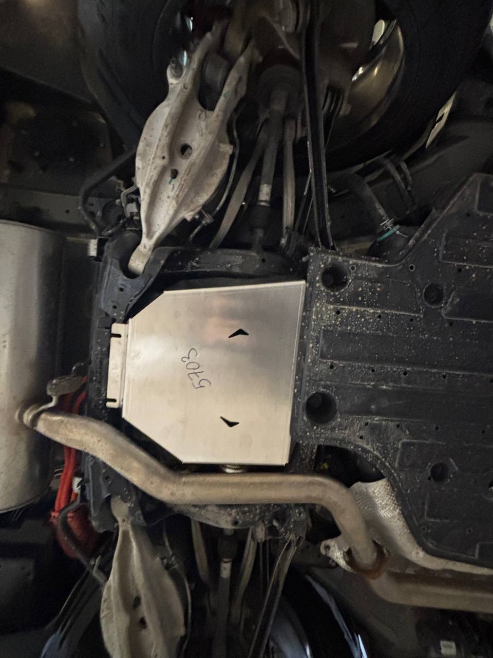 57.03ABC Защита заднего электромотора LYNK & CO 900 (2025-) (Алюминий 4 мм) 57.03ABC Защита заднего электромотора LYNK & CO 900 (2025-) (Алюминий 4 мм)